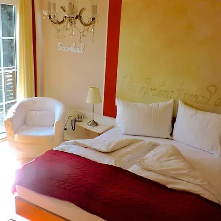 Lovely In Boutique-hotel Velden 3*