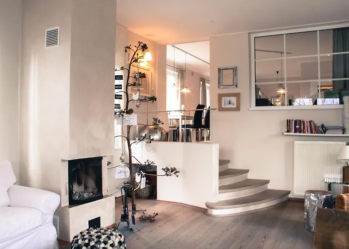 Lovely In By Lisa & Daniel 3*